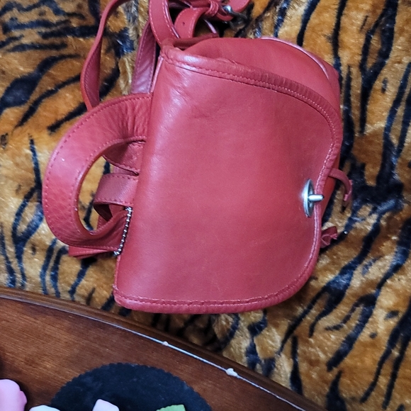 Vintage Leather Coach Red Daypack Backpack 9960 - Picture 5 of 15